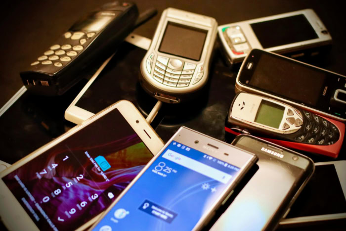 A pile of assorted old and new mobile phones