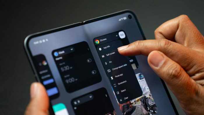 Android user accessing Chrome app multitasking menu