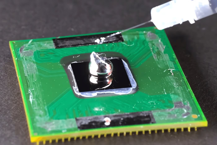 Applying liquid metal thermal paste to CPU die
