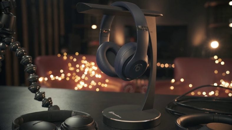 Black Beats Studio 3 on black headphone stand