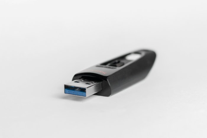 Black USB 3.0 flash drive with a blue port edge