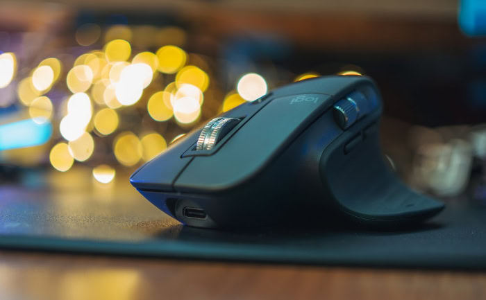 Close up front view of wireless ergonomic mouse
