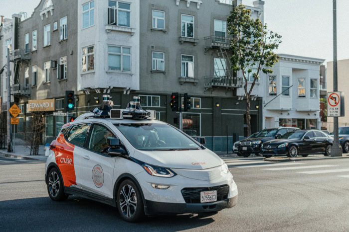 Cruise autonomous vehicle driving through city intersection
