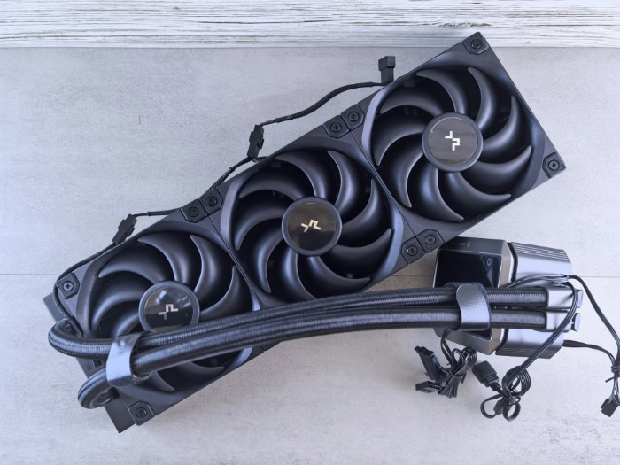 DeepCool 360mm liquid CPU cooler with black fans