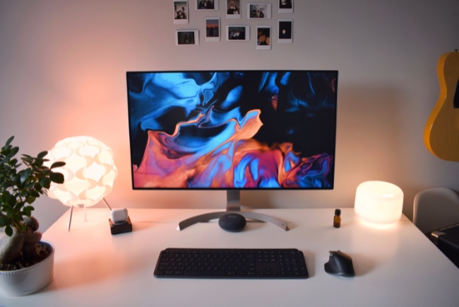 Desktop Computer on white table between lamps