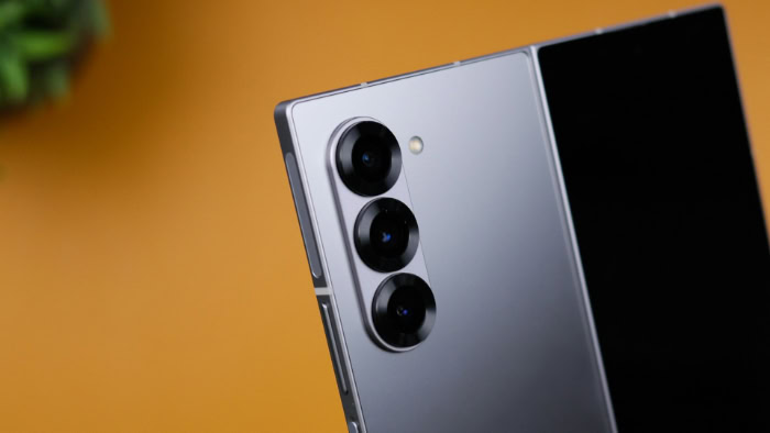 Foldable phone triple camera close up