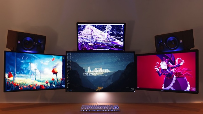 Gaming PC setup with quad monitors 3