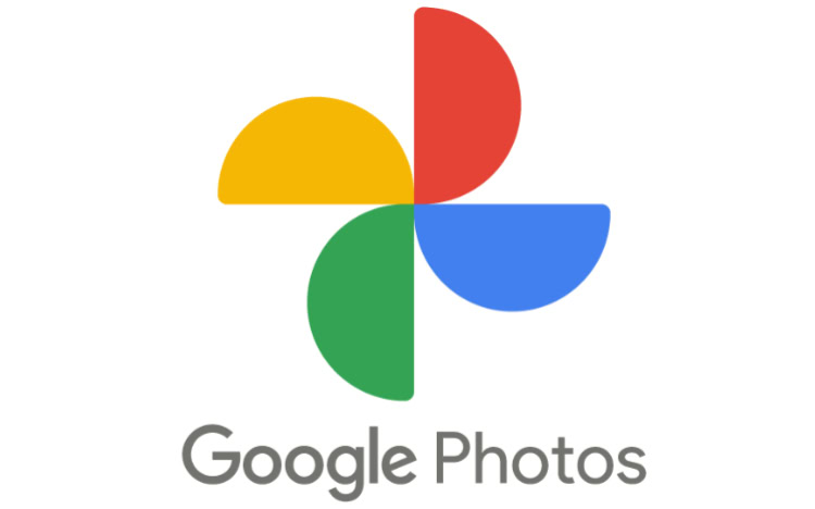 Google Photos logo with colorful pinwheel icon