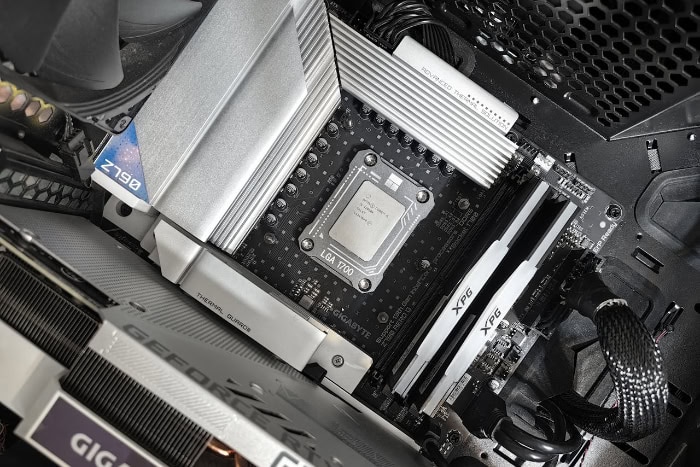 Intel CPU and XPG RAM modules on Gigabyte motherboard