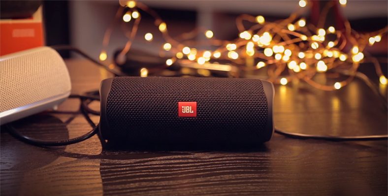 Black JBL Flip 5 on wooden table