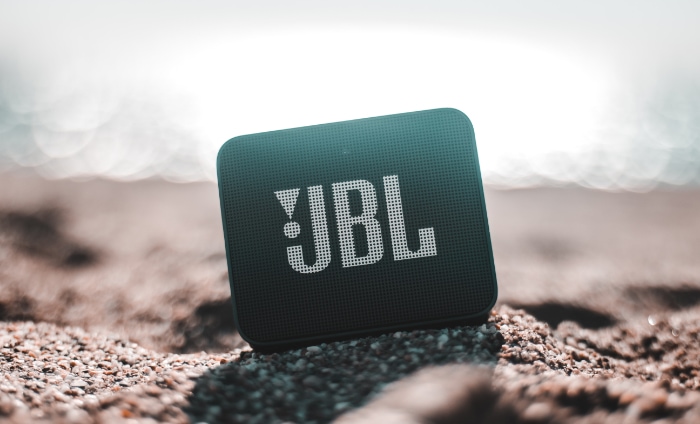 JBL GO on the beach