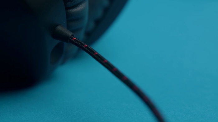 Black JBL Quantum 100 wire on blue surface
