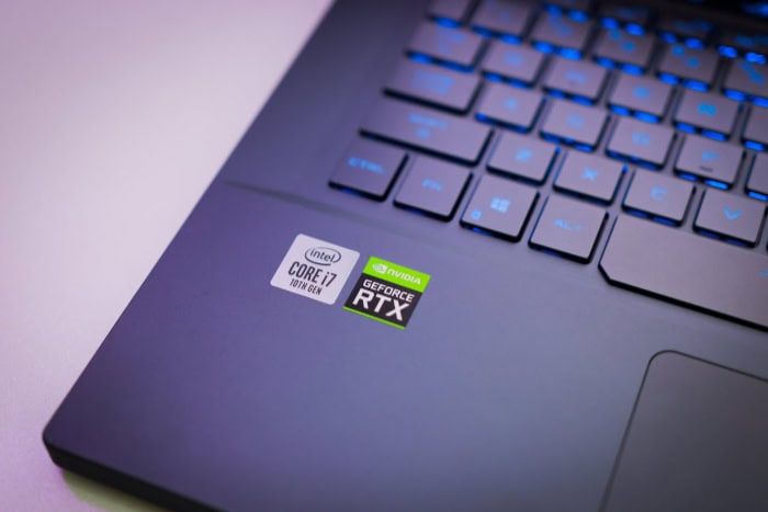 Laptop featuring Intel Core i7 and NVIDIA GeForce RTX stickers