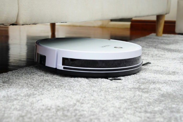 Low profile robot vacuum cleaner cleaning under a sofa