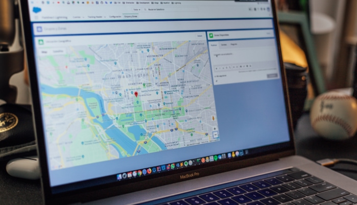 Maps showing on silver macbook pro