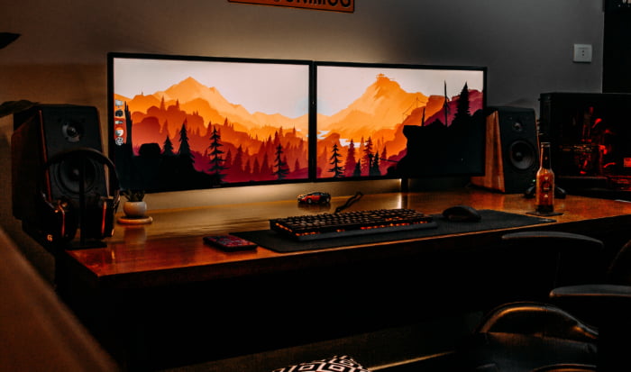 Multiple monitor on desk
