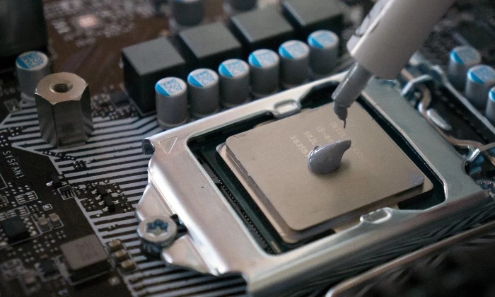 Pea size thermal paste on a cpu