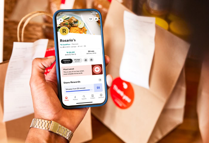 Person using DoorDash app to order food online
