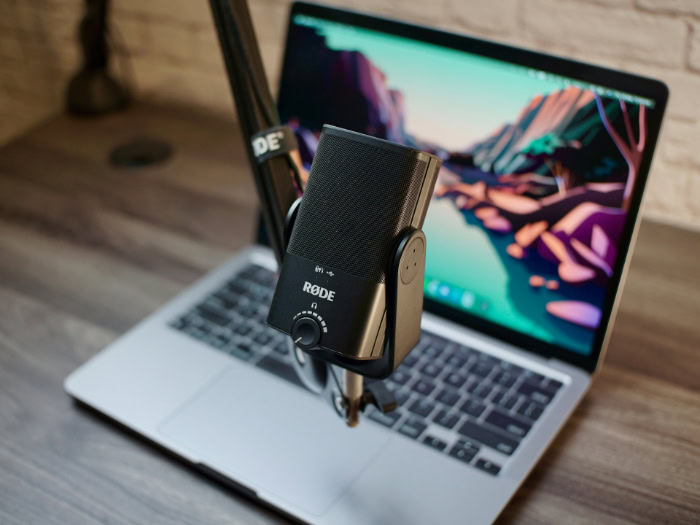RODE USB microphone on laptop for recording