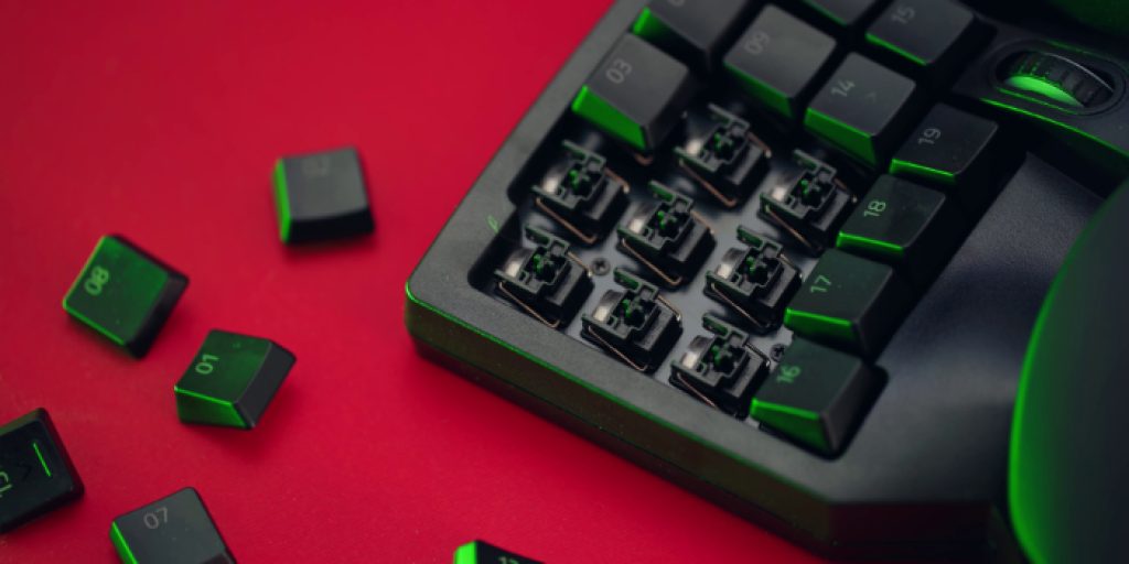 Razer Tartarus V2 vs. Pro Tech Review Advisor