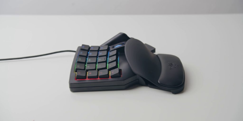 Razer Tartarus V2 vs. Pro Tech Review Advisor
