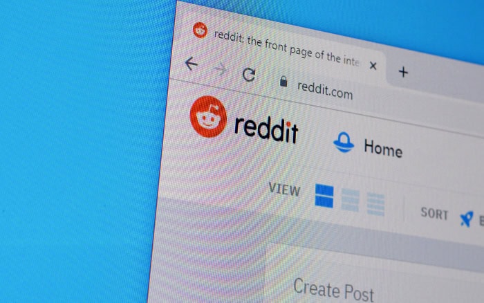 Reddit homepage displayed on computer browser