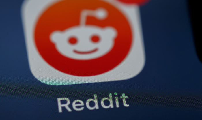 Close up reddit logo