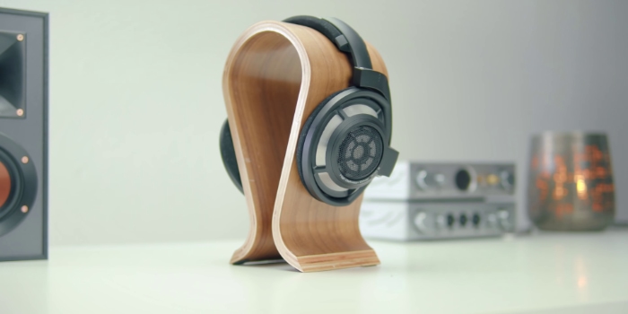 Black SENNHEISER HD 800 S on brown headphone stand