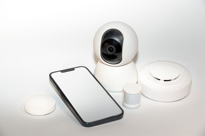 Smart home security camera system with a smartphone