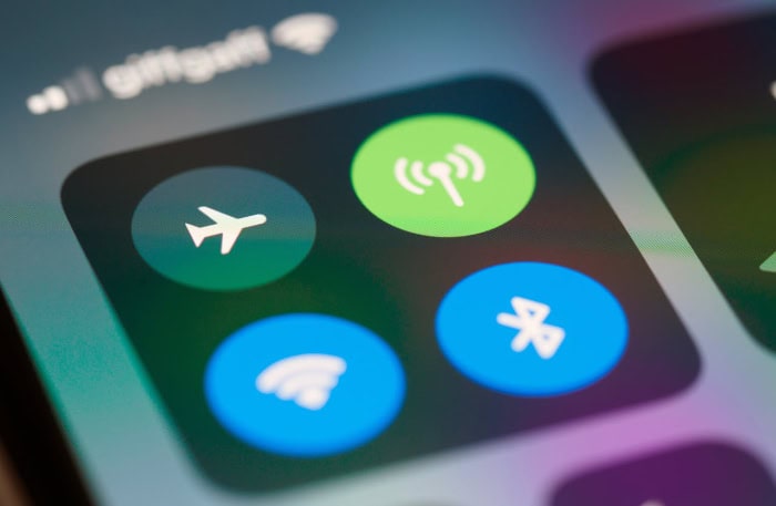 Smartphone connectivity icons for airplane mode wifi cellular