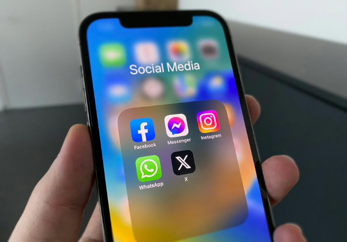 Social Media folder with Facebook Instagram WhatsApp apps