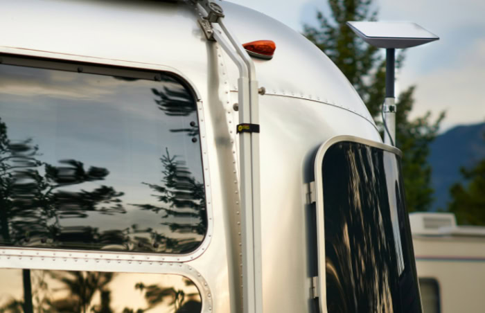 Starlink dish mounted on Airstream Flying Cloud trailer