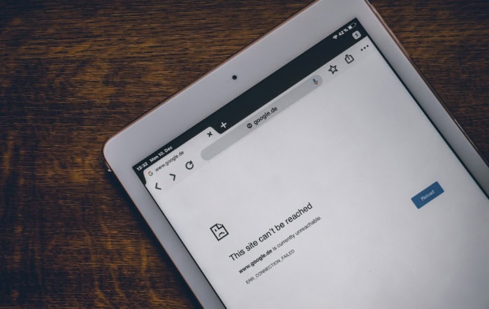 Tablet displaying This site cant be reached error message