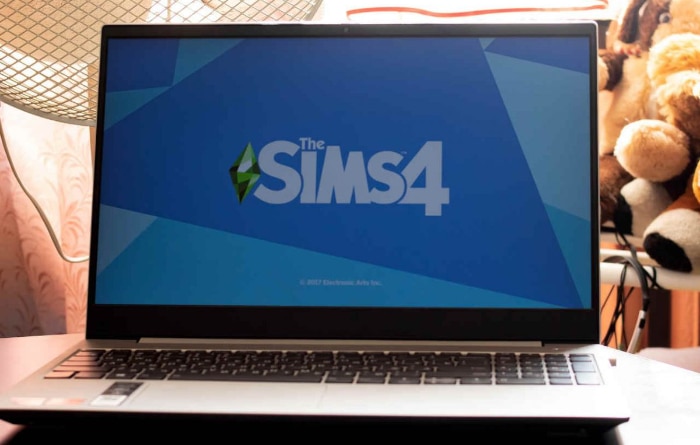 The Sims 4 on laptop