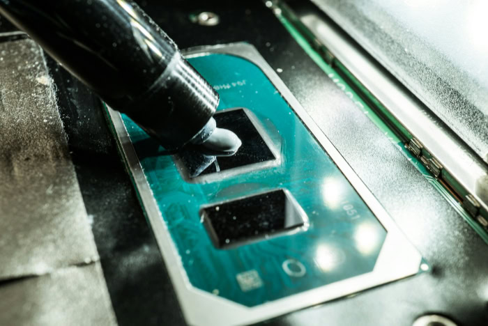 Thermal paste being applied to a processor