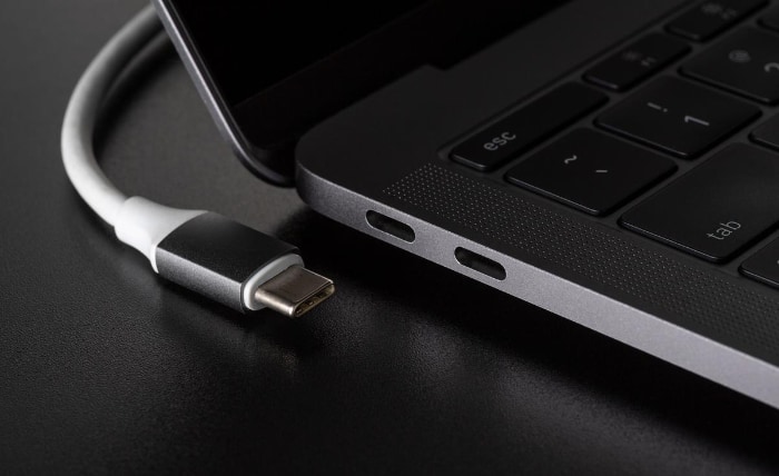 USB C cable black laptop