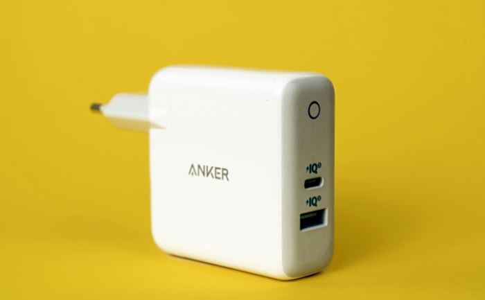 White Anker USB power adapter with dual ports 1