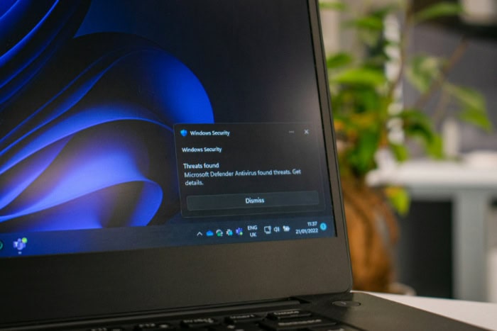 Windows Security alert showing detected threats on a screen